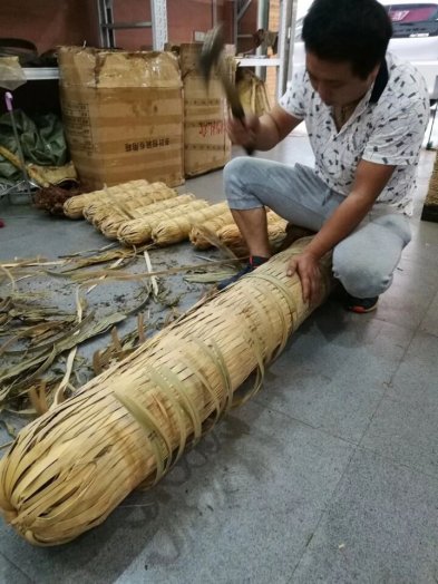  由納新茶業(yè)定制的百兩(2014)、千兩(2016)今天開(kāi)切